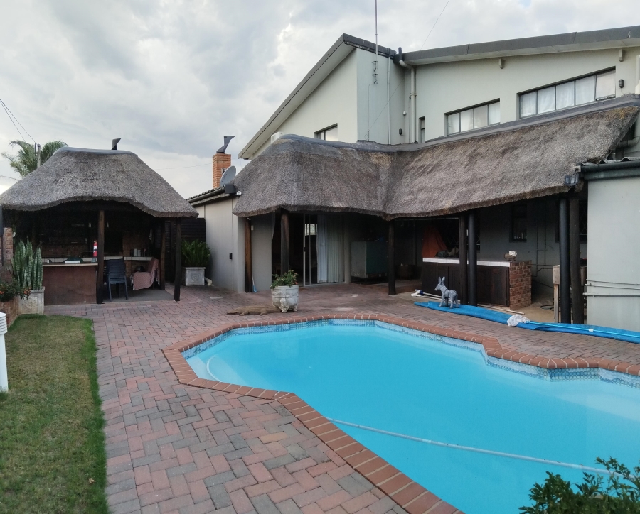 4 Bedroom Property for Sale in Bothasrus Eastern Cape